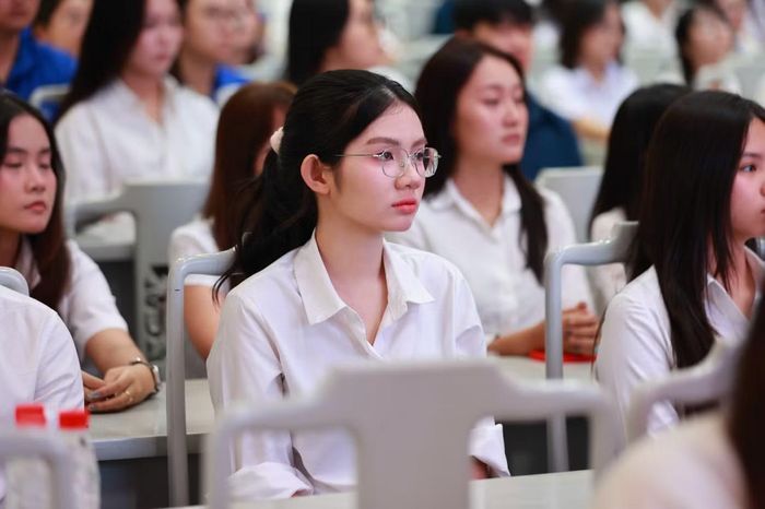 Sinh viên Trường Đại học Luật TPHCM trong lễ khai giảng