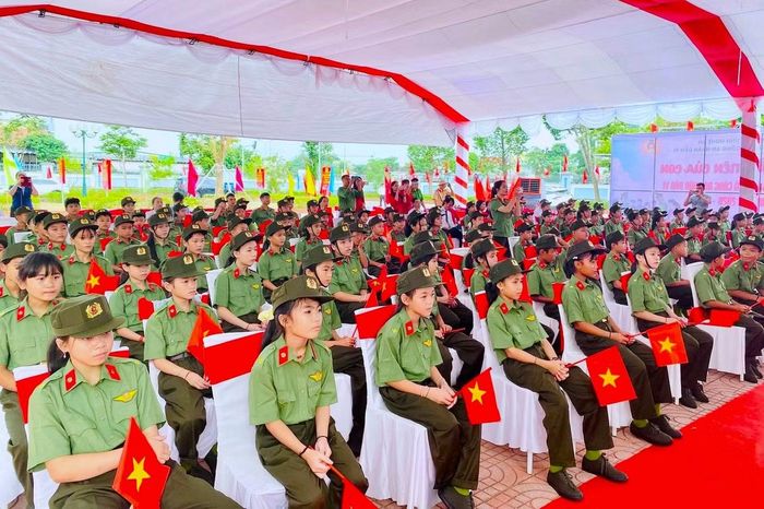 Học sinh trường Văn hóa Công an nhân dân VI tham gia lễ khai giảng.