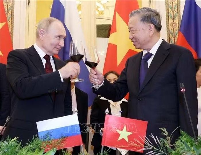 Nhà lãnh đạo Việt Nam và nhà lãnh đạo Nga tại tiệc chiêu đãi trọng thể ở Hà Nội, ngày 20/6/2024. Ảnh: TTXVN.