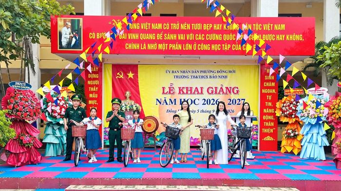 Tổng giá trị các món quà gần 3 tỷ đồng.
