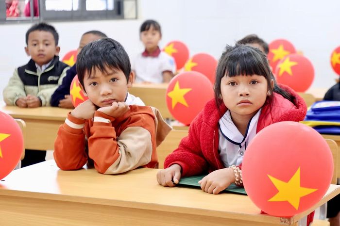 Học sinh tiểu học xã Quảng Trực trong ngày tựu trường.