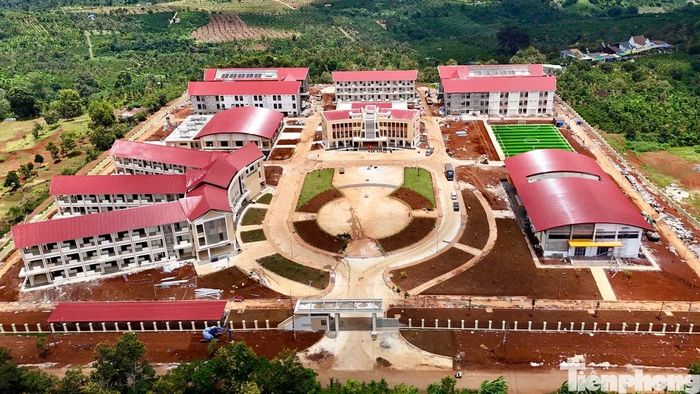 Toàn cảnh trường học.