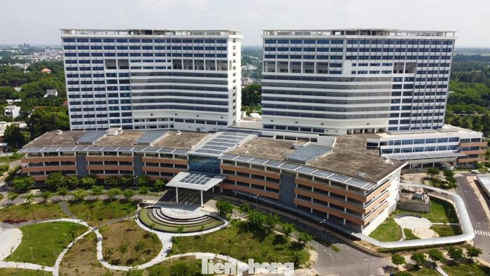 Dự kiến từ tháng 2/2027, khu khám và khu cấp cứu của bệnh viện được đưa vào hoạt động. Ảnh: Nguyễn Tiến.