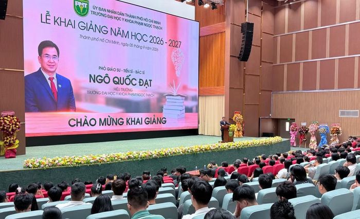 Không khí tại buổi khai giảng của Trường Đại học Y khoa Phạm Ngọc Thạch.