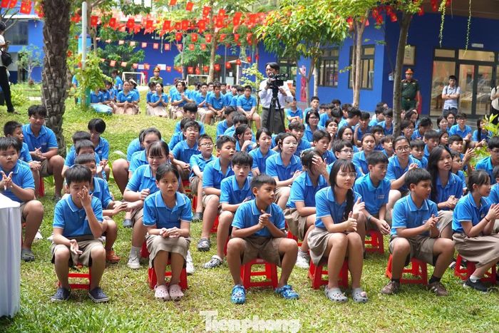 Năm nay, trường có 300 học sinh, nhiều nhất là các em trong độ tuổi THPT và đại học, cao đẳng. Các em đến từ nhiều tỉnh thành trên cả nước, sau khi trải qua biến cố mất mát người thân trong đại dịch COVID-19.