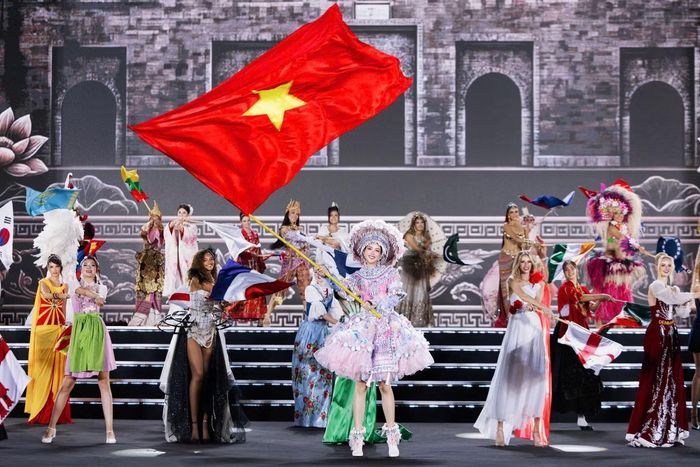 Sau phần thi Dances of the World, đêm chung kết bị gián đoạn do mưa lớn.