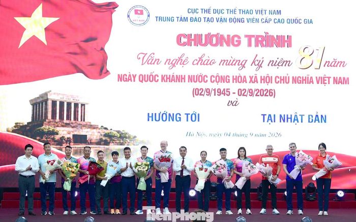 Tham dự chương trình có ông Vũ Xuân Thành - Chánh Văn phòng Cục Thể dục thể thao Việt Nam; anh Hoàng Đức Nam – Ủy viên Ban Chấp hành T.Ư Đoàn, Phó Trưởng ban Công tác Đoàn; ông Phạm Hoàng Tùng - Giám đốc Trung tâm Đào tạo Vận động viên Cấp cao Quốc gia. Cùng dự có đại diện các Liên đoàn Thể thao quốc gia, tổ chức đoàn thể cùng các huấn luyện viên, chuyên gia và vận động viên đang tập huấn tại Trung tâm.