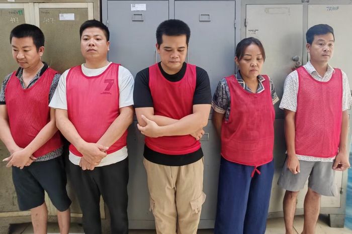 Các đối tượng bị khởi tố.