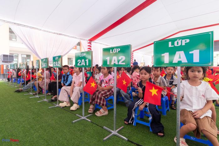 Niềm vui của các em khi đến trường là được học, được yêu thương. Đó cũng là niềm vui chung của các bậc cha mẹ, của toàn xã hội và của các doanh nghiệp như PETROVIETNAM. Bởi trẻ em hôm nay chính là thế giới ngày mai.