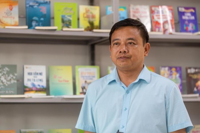 Thầy Phùng Văn Ơn, Hiệu trưởng nhà trường: “Chúng tôi rất biết ơn và cũng hiểu rằng trách nhiệm của mình là phải giữ gìn, sử dụng công trình thật hiệu quả, chăm lo tốt hơn cho từng học sinh và từng bước nâng cao chất lượng dạy học”.