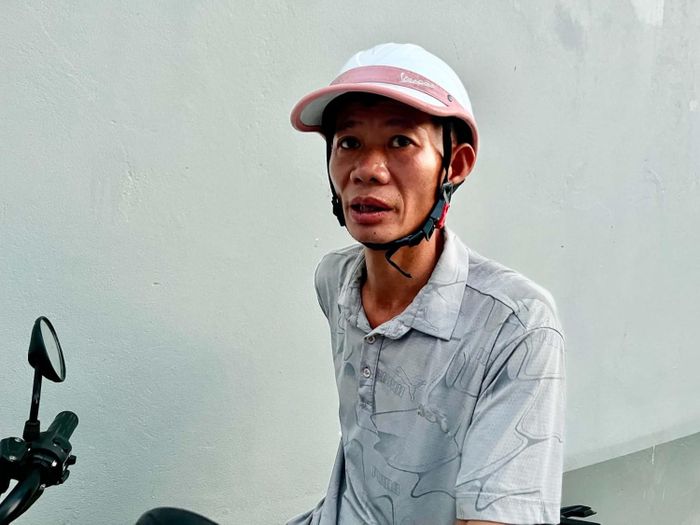 Anh Lò Văn Trường: “Nhìn con hôm nay được học trong phòng học mới, có chỗ ăn, chỗ ngủ sạch sẽ, an toàn, tôi mừng lắm”.