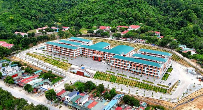 Trường Phổ thông nội trú Tiểu học và Trung học cơ sở PETROVIETNAM - Phong Thổ là chương trình đầu tư cơ sở vật chất mang ý nghĩa lâu dài đối với nâng cao dân trí, phát triển nguồn nhân lực, cải thiện đời sống đồng bào và củng cố sự vững mạnh của vùng biên cương Tổ quốc.