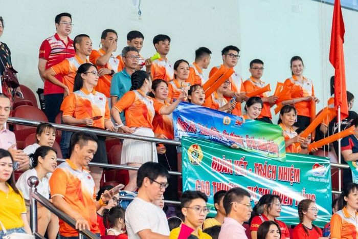 Sự cuồng nhiệt từ đông đảo cổ động viên đã trở thành điểm tựa tinh thần to lớn, tiếp thêm ý chí cho các vận động viên.