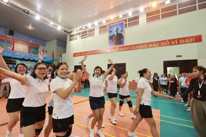 Tinh thần quyết tâm hòa cùng niềm vui chiến thắng.