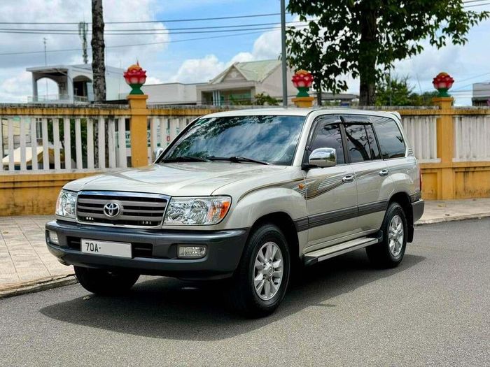 "SUV nồi đồng cối đá" Toyota Landcruiser LC100 bán lại chỉ 400 triệu.