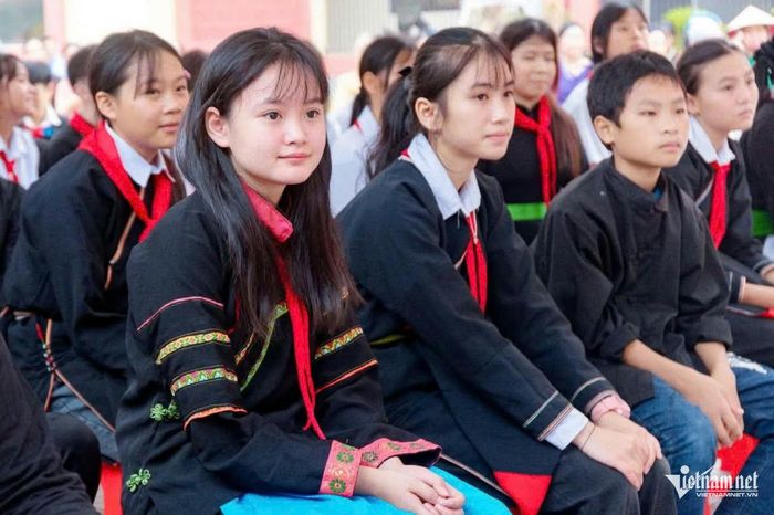 Học sinh Trường PTNT TH và THCS Thanh Thủy (tỉnh tuyên Quang) trong lễ khai giảng năm học mới. 