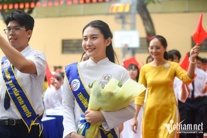 Sáng nay, hơn 26 triệu học sinh, sinh viên trên cả nước bước vào năm học mới 2026-2027.