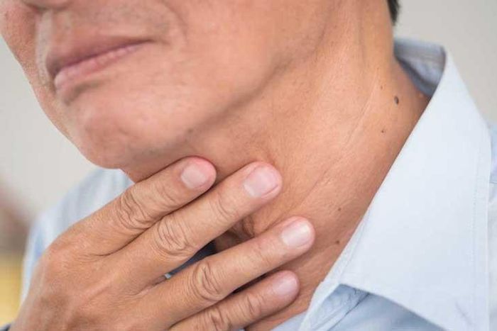 Ung thư thanh quản có dấu hiệu từ khàn tiếng. Ảnh: BVNTP.