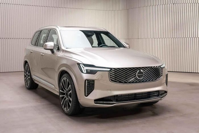 Volvo XC90 T8 Plug-in Hybrid đang là mẫu xe PHEV hạng sang rẻ nhất thị trường Việt. Ảnh: Volvo