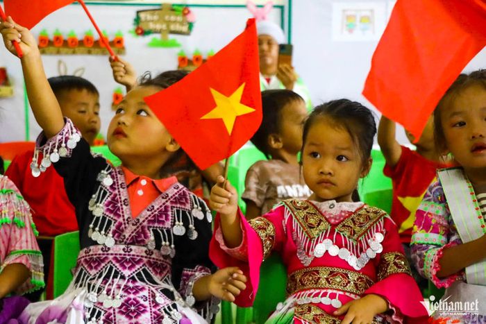 Trang phục truyền thống được các em học sinh lựa chọn trong ngày đặc biệt của năm học mới.