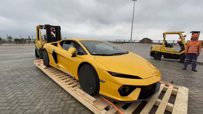 Lamborghini Temerario được phân phối chính hãng tại Việt Nam với giá khởi điểm gần 20 tỷ đồng. Ảnh cắt từ clip. Ảnh cắt từ clip. Nguồn: FB Nguyễn Quốc Cường