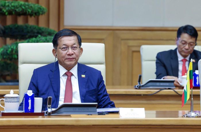 Hai bên cũng nhất trí mở rộng hợp tác đào tạo, giao lưu sĩ quan trẻ, giao lưu văn hóa, thể thao quân sự, ứng phó với các thách thức an ninh phi truyền thống như cứu hộ, cứu nạn, khắc phục hậu quả thiên tai