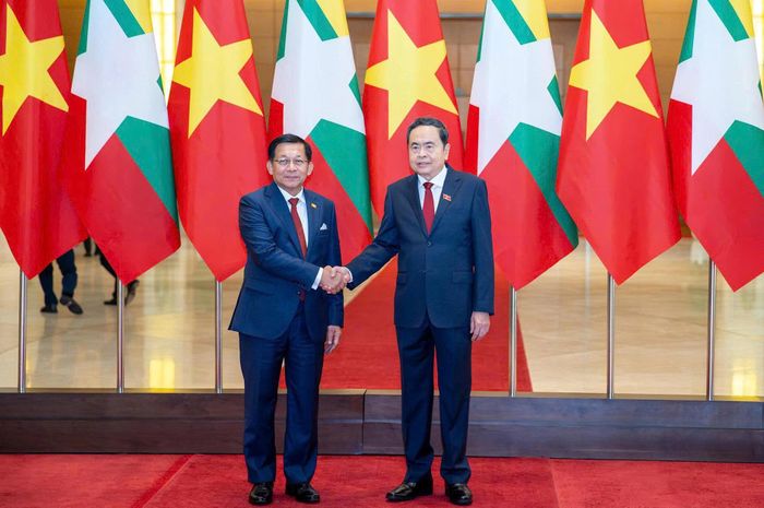 Chủ tịch Quốc hội Trần Thanh Mẫn và Tổng thống Myanmar Min Aung Hlaing