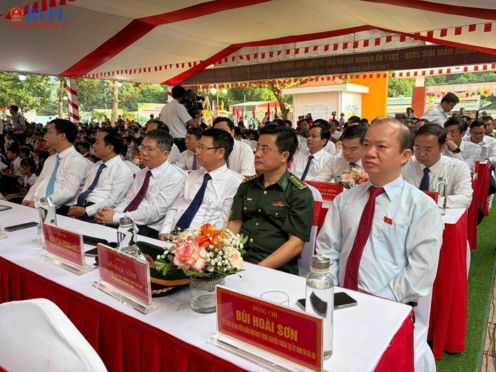  Các đại biểu tham dự tại điểm cầu Sơn Thuỷ.