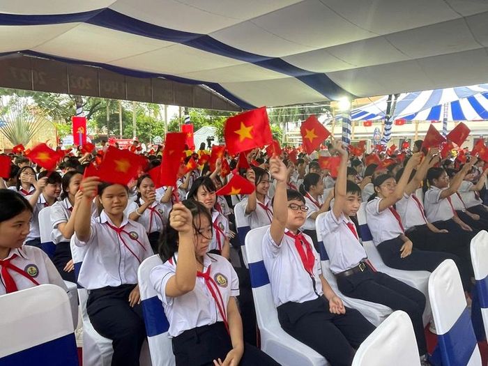  Năm học 2026 - 2027, Trường THCS Hùng Vương  có hơn 1.800 học sinh.