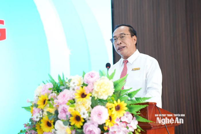 Thạc sĩ Nguyễn Hữu Hằng - Bí thư Đảng ủy, Hiệu trưởng Trường Cao đẳng Việt - Đức phát biểu nhấn mạnh 6 nhiệm vụ trọng tâm trong năm học 2026 - 2027. Ảnh: Nguyễn Toàn