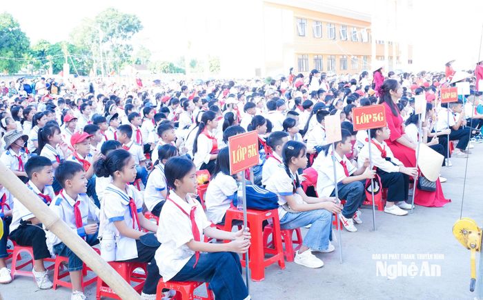 Học sinh Trường Phổ thông nội trú Tiểu học và THCS tham gia Lễ khai giảng năm học mới 2026 - 2027. Ảnh: Mai Hoa