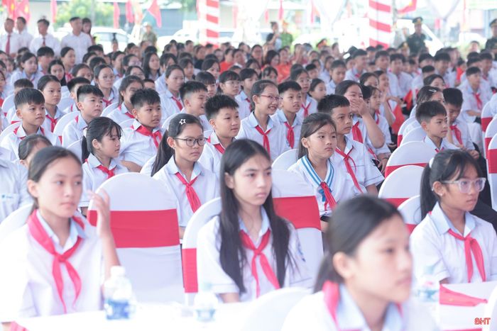 Học sinh Trường Phổ thông nội trú TH&THCS Sơn Kim 1 dự lễ khai giảng.