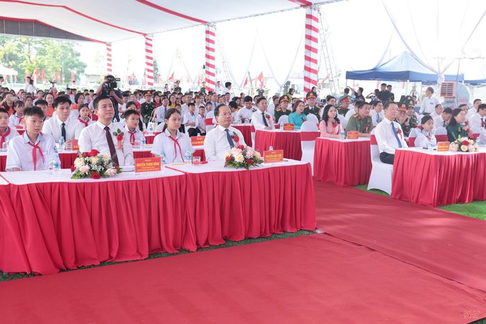 Đại biểu dự tại điểm cầu Trường Phổ thông nội trú TH&THCS Sơn Kim 1.