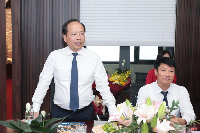 Bí thư Tỉnh ủy Nguyễn Duy Lâm phát biểu chúc mừng các trường học.