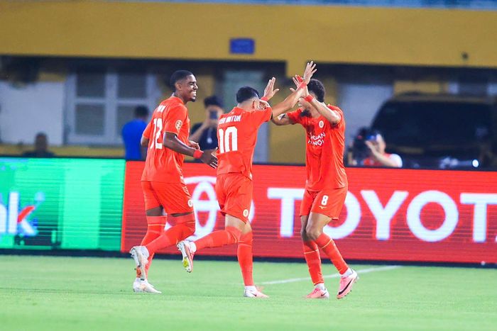 Chủ nhà ăn mừng bàn mở tỷ số. Ảnh: HLHT FC.