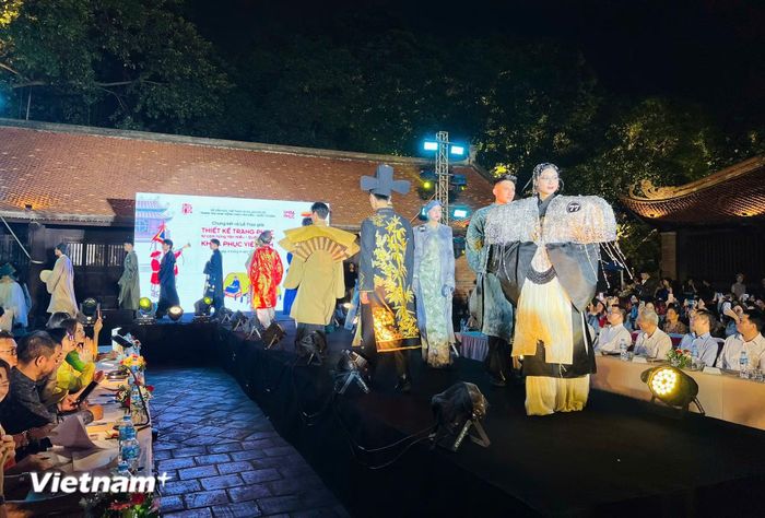 Toàn cảnh 15 khoa phục vào chung kết cuộc thi. (Ảnh: Mai Mai/Vietnam+)