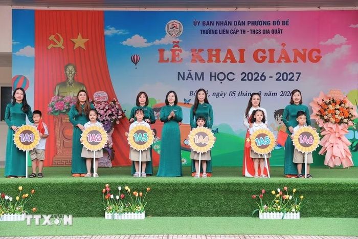 Lễ đón học sinh lớp 1 tại điểm trường tiểu học, trường liên cấp Tiểu học-Trung học cơ sở Gia Quất (Hà Nội). (Ảnh: Minh Quyết-TTXVN)