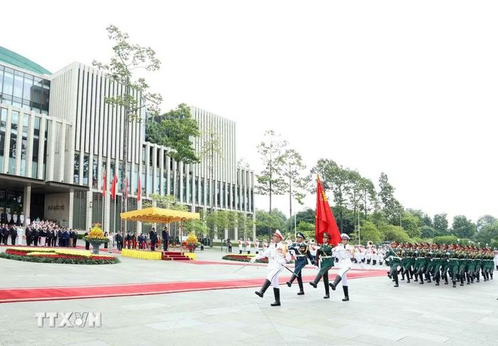 Lễ đón trọng thể Tổng thống Cộng hòa Liên bang Myanmar Min Aung Hlaing và Phu nhân thăm chính thức Việt Nam. (Ảnh: Thống Nhất, Phạm Kiên/TTXVN)