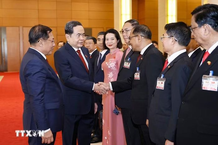 Chủ tịch Quốc hội Trần Thanh Mẫn với đoàn đại biểu Myanmar. (Ảnh: Doãn Tấn/TTXVN)