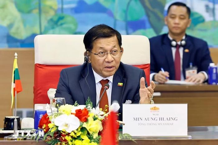 Tổng thống nước Cộng hòa Liên bang Myanmar Min Aung Hlaing phát biểu. (Ảnh: Doãn Tấn/TTXVN)