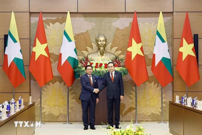 Chủ tịch Quốc hội Trần Thanh Mẫn hội kiến Tổng thống nước Cộng hòa Liên bang Myanmar Min Aung Hlaing. (Ảnh: Doãn Tấn/TTXVN)