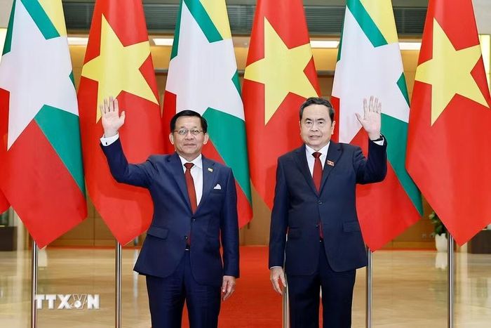 Chủ tịch Quốc hội Trần Thanh Mẫn hội kiến Tổng thống nước Cộng hòa Liên bang Myanmar Min Aung Hlaing. (Ảnh: Doãn Tấn/TTXVN)