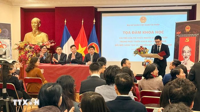 Đại sứ quán Việt Nam tại Pháp tổ chức Hội thảo khoa học với chủ đề “Vai trò của trí thức Việt Nam tại Pháp trong phát triển khoa học-công nghệ, đổi mới sáng tạo và chuyển đổi số tại Việt Nam” ngày 31/1/2026. (Ảnh: Hữu Chiến/TTXVN)