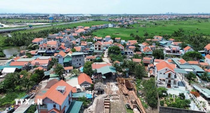 Giải quyết thủ tục hành chính về đất đai. (Ảnh: Thanh Vân/TTXVN)
