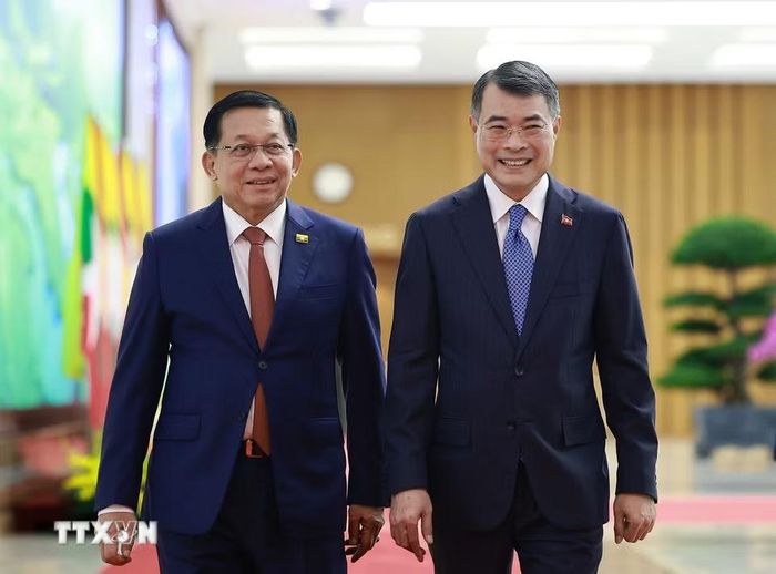 Thủ tướng Lê Minh Hưng đón Tổng thống nước Cộng hòa Liên bang Myanmar Min Aung Hlaing. (Ảnh: Dương Giang/TTXVN)