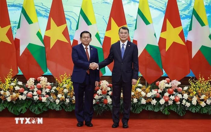 Thủ tướng Lê Minh Hưng hội kiến Tổng thống nước Cộng hòa Liên bang Myanmar Min Aung Hlaing. (Ảnh: Dương Giang/TTXVN)