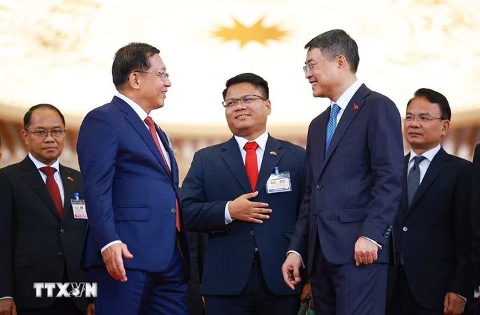 Thủ tướng Lê Minh Hưng và Tổng thống nước Cộng hòa Liên bang Myanmar Min Aung Hlaing. (Ảnh: Dương Giang/TTXVN)