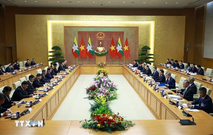 Thủ tướng Lê Minh Hưng hội kiến Tổng thống nước Cộng hòa Liên bang Myanmar Min Aung Hlaing. (Ảnh: Dương Giang/TTXVN)