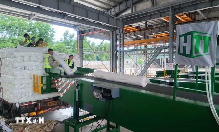 Hệ thống băng chuyền sang tải hàng hóa khu vực cửa khẩu Chi Ma, tỉnh Lạng Sơn. (Ảnh: Quang Duy/TTXVN)