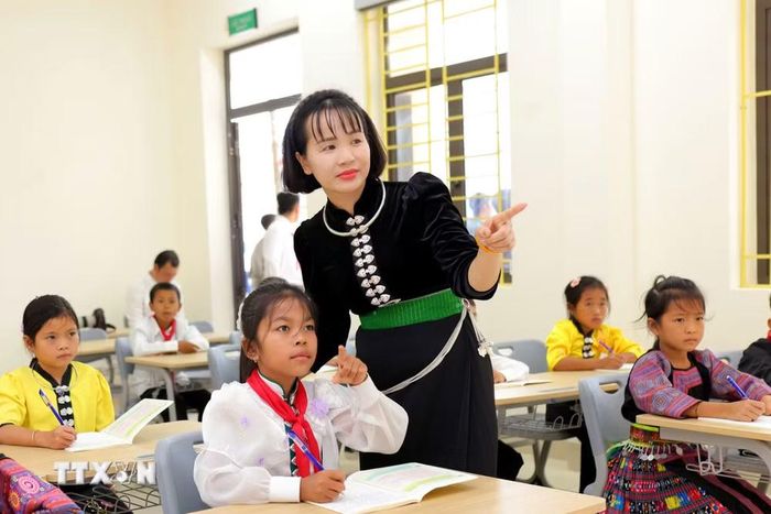 Vận hành thử tại Trường phổ thông nội trú Tiểu học và Trung học cơ sở Yên Sơn (Sơn La). (Ảnh: Quang Quyết/TTXVN)